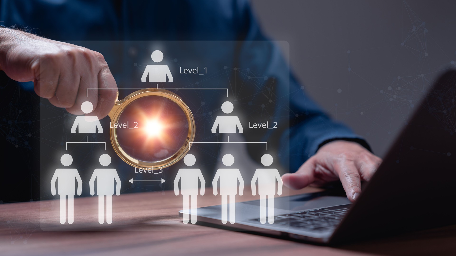 Analyse professionnelle de la dynamique d’équipe à l’aide d’une interface numérique, à l’aide d’une loupe pour explorer les relations hiérarchiques au sein d’une organisation structurée La technologie rencontre l’analyse d’équipe